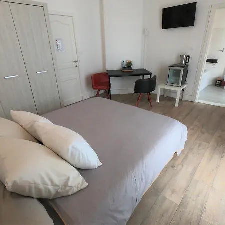Artiste Hotel *